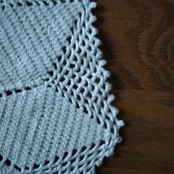 Vintage hand crocheted doily.  Approx 10 inches. - Picture 5 of 8
